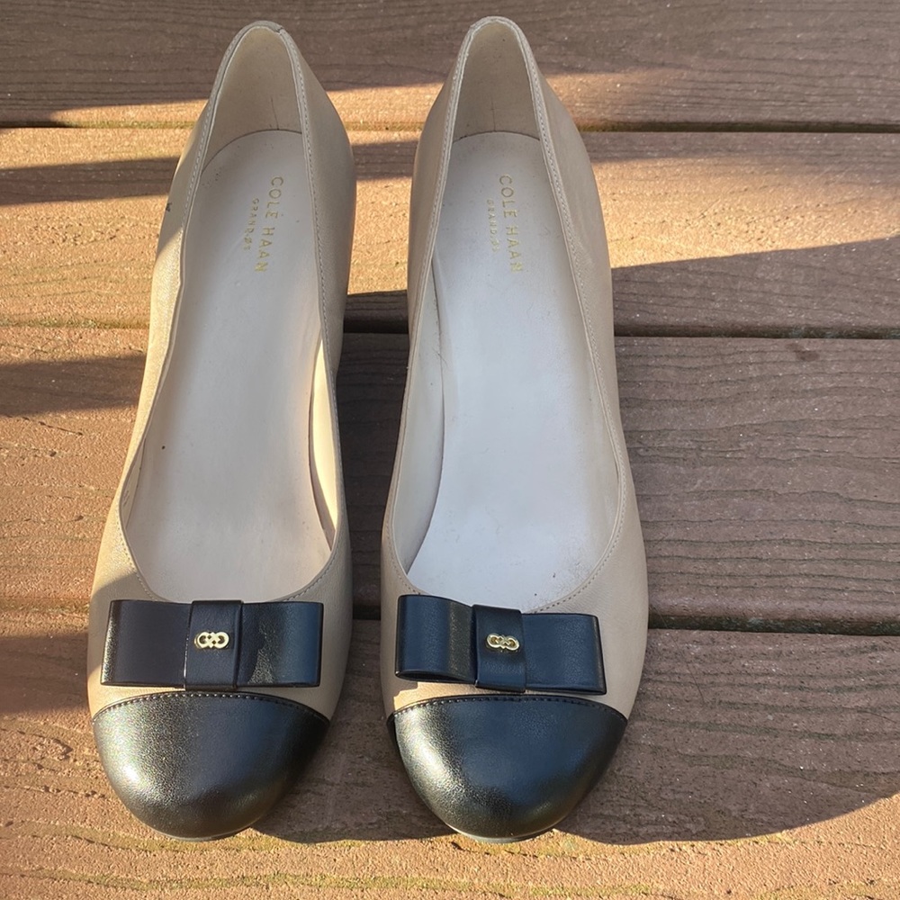 Coke Hann  Black and Tan spectator wedge shoes… size 10